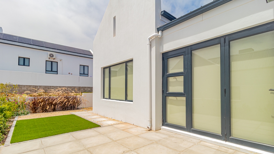 2 Bedroom Property for Sale in Middedorp Western Cape